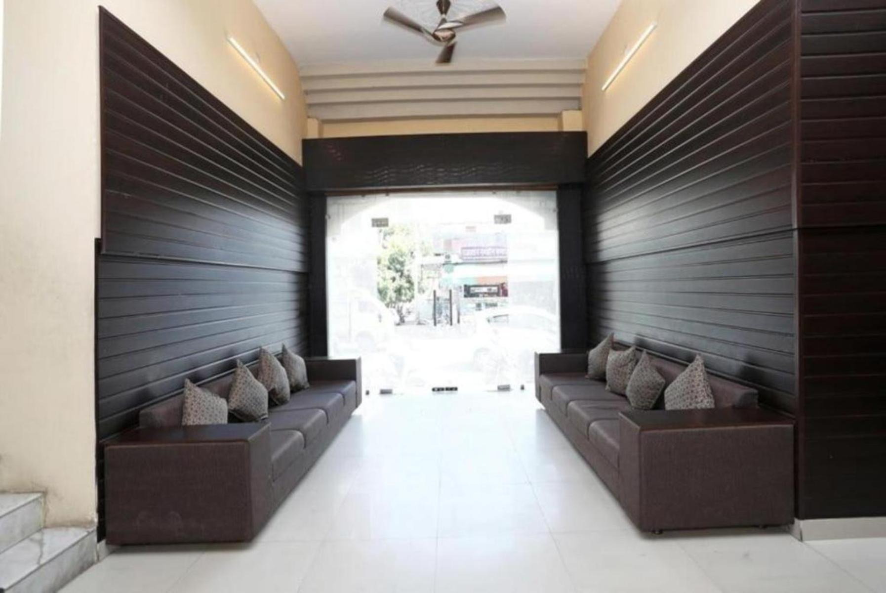 Hotel Ace Plaza Udaipur Bagian luar foto